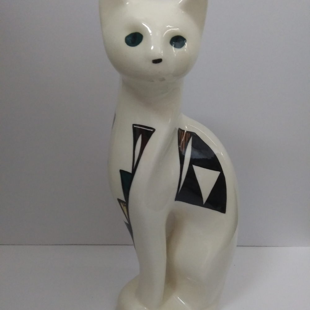Acomaa, New Mexico Pottery Cat/ Signed